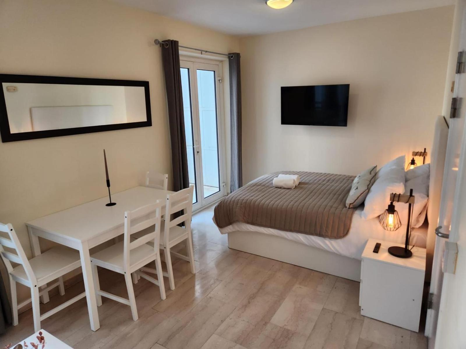 New With Ac Central Suites With Pool Access And Squash Courts! Sleeps Family Or 4 Guests Gibraltar Exterior foto